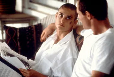Još jedna slavna glumica na ovoj listi je i Demi Moore koja je za ulogu u filmu &quot;G.I. Jane&quot; iz 1997. skratila kosu na minimalnu dužinu. Naime, glumila je vojnikinju koja je dio elitne obuke američkih marinaca te je trebala uvjerljivo prikazati sva odricanja koja se od žena u takvim situacijama očekuju. 