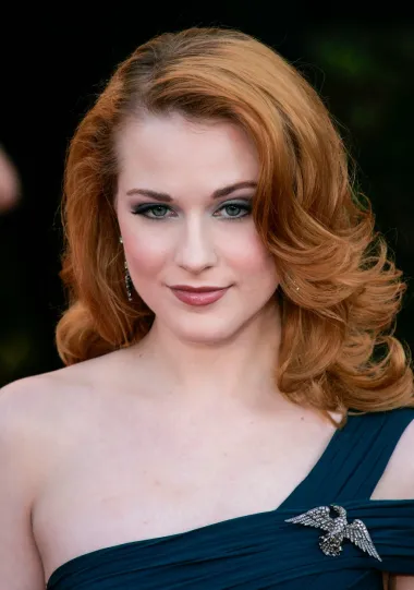 Evan Rachel Wood je još jedna poznata glumica Djevica, koja je rođena 7.9. 1987. godine. Karijeru je započela 1990-ih, kao dijete, no do prave slave trebala je pričekati svoje dvadesete godine. Danas ju najviše pamtimo kao glumicu koja je obilježila serije „True Blood“, „Mildred Pierce“ i „Westworld“. Neobična, misteriozna i seksepilna, Evan Rachel Wood danas se smatra jednom od atipičnih ljepotica mlađe generacije.