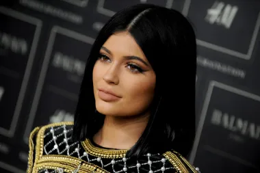Kylie Jenner u dobi od samo 24 godine proglašena je najutjecajnijom  slavnom osobom, a proslavila se i kao poslovna žena. Negira da je otišla pod nož, ali sa zadovoljstvom priznaje da je stavljala filere u usne.