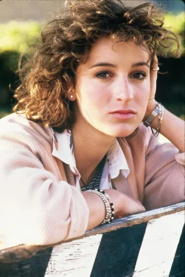 Jennifer Grey je preko noći postala megapopularna zahvaljujući romantičnoj drami &quot;Prljavi ples&quot;. No, ova glumica je napravila stratešku grešku te se nakon tog kino hita odlučila podvrgnuti operaciji nosa - te je time izgubila na karizmatičnosti te pala u zaborav. 