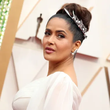 Salma i dalje redovito snima filmove, ali se bazi i dobrotvornim radom. Suosnivačica je, uz Beyonce, humanitarne organizacije Chime for change koja potpomaže školovanje i ostala prava žena i djevojaka diljem svijeta. Osim toga, bavi se odgojem svoje kćeri te voli uživati u privatnosti svog obiteljskog života. Možemo zaključiti kako je seksi Salma totalna inspiracija - uspješna je, uvijek svoja, sretna i beskompromisna. 