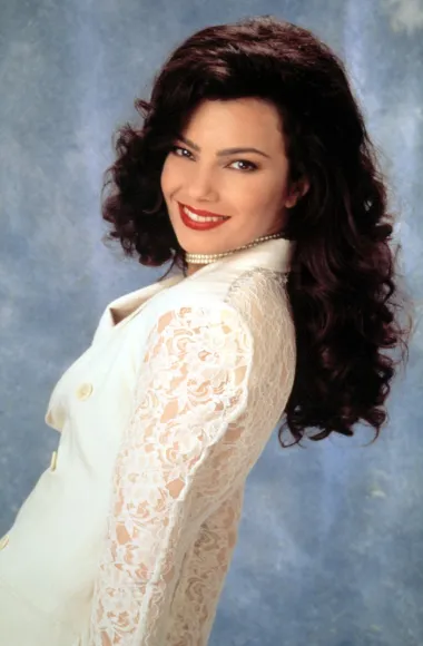 Fran Drescher, glumica koja je utjelovila legendarnu dadilju Fran Fine, uvijek je nasmijano lice s TV ekrana no njezin je život bio pun turbulencija i izazova. Ova celebrity dama Vaga tako se u životu suočila s velikom slavom i bogatstvom, ali i sa brutalnim silovanjem , skandaloznim raspadom braka i karcinomom koji joj je promijenio život. Najveću popularnost dosegla je kao slatka i seksi dadilja u humorističnoj seriji &quot;The Nanny&quot; koja se emitirala od 1993. do 1999., a nakon tog uspjeha se pojavila u brojnim filmovima, ali nije uspjela doseći holivudsku A listu glumica. Neovisno o tome, mi ju obožavamo zbog pozitive kojom zrači. 