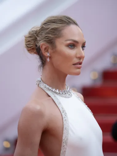 Danas kada su joj 33 godine Candice izgleda bolje i zadovoljnije no ikad prije. Nedavno nas je oduševljavala svojim lookovima s venecijanskog filmskog festivala, a mi moramo priznati da nas zadivi svojom pojavom svaki put kad se pojavi na crvenom tepihu. Zavodljiva, simpatična i velikog srca, Candice je prava ikona stila i elegancije modernog doba. 