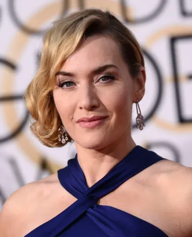 Kate Winslet je oskarovka i jedna od najcjenjenijih glumica današnjice, no kada je tek startala u glumačkom svijetu govorili su joj da je predebela da bi ikada uspjela u Hollywoodu. Ona se odbila podvrgnuti nametnutim standardima ljepote jer nikada nije prakticirala stroge dijete ni režime prehrane. Ostala je vjerna svojoj bujnoj figuri, a čak je i zabranila da se njezine fotografije fotošopiraju. Zagovornica je prirodnog starenja i jednom je prilikom izjavila da ne razumije glumice koje stavljaju botoks jer im to &apos;cementira&apos; izraze lica - a lice im je alat kojim glume. 