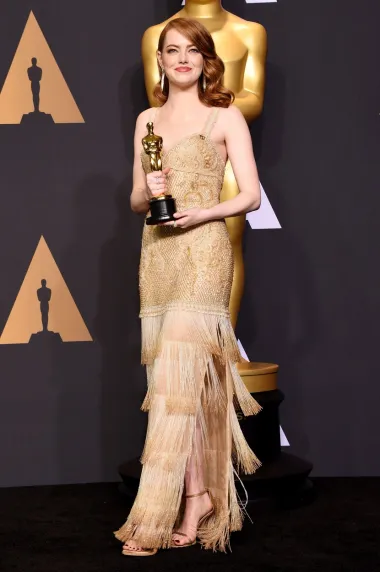 Na dodjeli Oscara 2017. godine, Emma je očarala sa zlatnom Givenchy haljinom i elegantnim uvojcima u stilu 20-ih. Te večeri osvojila je i svog prvog Oscara za ulogu u filmu La La Land. 