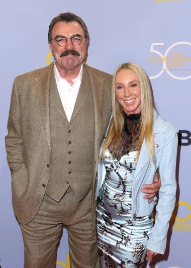 Glumac Tom Selleck i njegova supruga Jillie Mack u braku su od kolovoza 1987., a zajedno imaju kćer Hannah, koja je rođena godinu kasnije. Oženili su se u tajnosti, a Selleck je dao napraviti samo polaroid snimke vjenčanja tako da fotografije s negativa nisu mogle procuriti u tisak. Mogu se pohvaliti jednim od najduljih brakova modernog Hollywooda.
