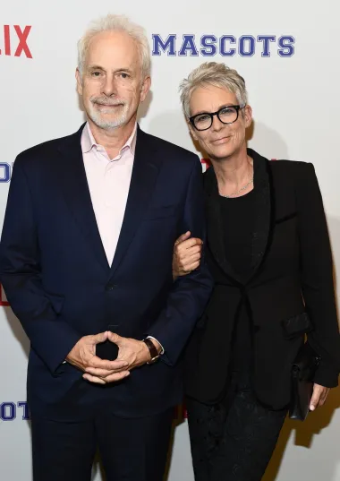 Par koji će ove godine proslaviti 37. godišnjicu braka su i glumci Jamie Lee Curtis i Christopher Guest, koji su zajedno od 1984. Par ima dvoje djece, a Curtis je u nedavnom intervjuu izjavila da je velika romantičarka, a Guest je njezin &quot;jedan i jedini&quot;.