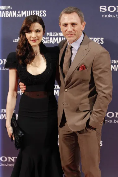 Oskarovka Weisz i megazvijezda filmova o Jamesu Bondu, Craig, zajedno su od 2011. godine, a vjenčali su se samo 6 mjeseci nakon što su jedno drugome izjavili ljubav po prvi put. 2018. im se rodila i kćerkica za koju su rekli da će biti jedino njihovo zajedničko dijete. Weisz je jednom prilikom komentirala njihov brak kao oazu sigurnosti i mira koju će zauvijek čuvati od utjecaja javnosti. 