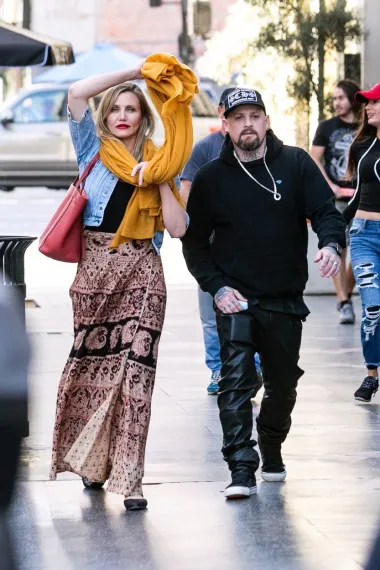 Cameron Diaz i rock zvijezda Benji Madden vjenčali su se 2015., no ta vijest kao da je zaobišla javnost. O privatnosti ovog celebrity para zna se jako malo, a najviše su prašine podigli s  nenadanom objavom rođenja njihove kćerkice, Raddix Madden početkom 2020. Naime, nitko nije ni znao da je Cameron u tom trenu bila trudna. 