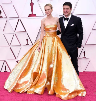 Britanka Carey Mulligan velika je holivudska zvijezda s nekoliko oskarovskih nominacija, no o njezinom se obiteljskom životu zna jako malo. Znamo samo to da je vjenčana za glazbenika Marcusa Mumforda od 2012. te da zajedno imaju dvoje djece, a glumica je jednom izjavila kako je Marcus jedina osoba koju može imati samo za sebe, pa ga ne želi dijeliti s javnošću ako to ne mora. 