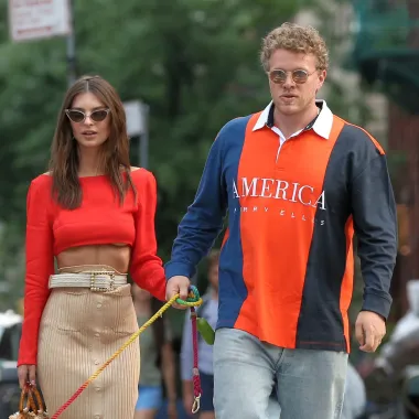 Prekrasna manekenka Emily Ratajkowski sve je iznenadila kada je svijetu obznanila da se 2018. udala za Sebastiana Bear McClarda s kojim je bila tek tri mjeseca u vezi. Ipak, čini se da je dobro odlučila jer je par ove godine dobio i svoje prvo dijete, a nikad nisu izgledali sretnije.  