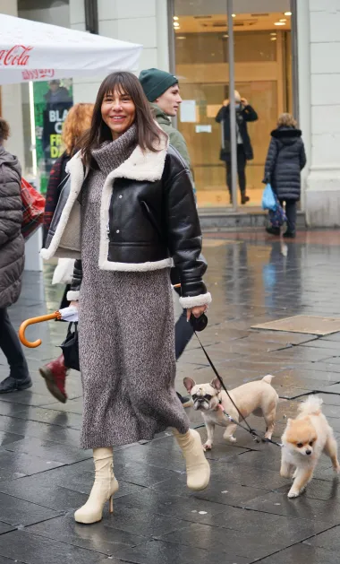 Borna je savršeno iskombinirala hit pulover haljinu i kožnu jaknu s krznom 