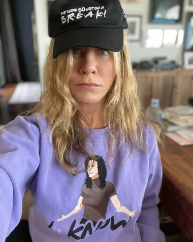 Koliko je djevojaka i žena tijekom godina inspirirala Rachel iz Prijatelja? Slavna 52-godišnja Jennifer Aniston nikada ne prestaje impresionirati bilo da se radi o elegantnom izgledu na crvenom tepihu ili bezbrižnim selfiejima na kojima nije našminkana.