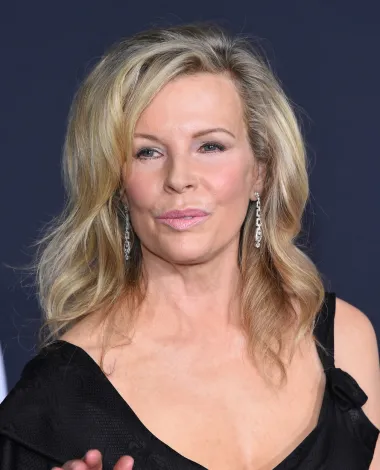 Ono što za kraj možemo zaključiti je to da je Kim Basinger od samih početaka svoje karijere oduvijek bila posebna. Nekoć je prihvaćala uloge seksi zavodnica i skidala se kada to druge glumice nisu željele, a danas se skriva od očiju javnosti. Prošla je sve faze slave, borila se s vlastitim demonima i u konačnici pronašla vrijednosti i stil života koji joj odgovara. Nije li to ultimativni životni uspjeh za svakoga?