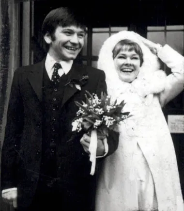 Godine 1971. Judi se vjenčala s britanskim glumcem Michaelom Williamsom. Zajedno su imali samo jedno dijete, Taru Cressidu Williams, rođenu 24. rujna 1972. godine. Tara se također bavi glumom, a poznatija je pod umjetničkim imenom Finty Williams. Michael Williams, suprug Judi Dench preminuo je 2001. godine u svojoj 65. godini od raka pluća. „Kada sam izgubila supruga, radila sam na tri do četiri filma odjednom. Naporno radeći sebi nisam dala ni trenutak vremena za sjesti i žaliti nad samom sobom“, rekla je tada Judi. Michael je bio ljubav njezina života te se nakon njega Judi više nije povezivala ni s jednim muškarcem, tako da je do danas ostala vjerna uspomeni svog supruga. 