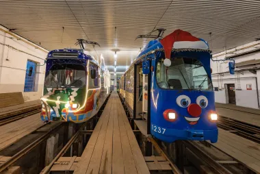 Čarobna blagdanska vožnja: Osječki božićni tramvaj izgleda nevjerojatno