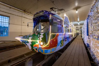 Čarobna blagdanska vožnja: Osječki božićni tramvaj izgleda nevjerojatno
