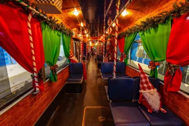 Čarobna blagdanska vožnja: Osječki božićni tramvaj izgleda nevjerojatno