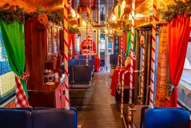 Čarobna blagdanska vožnja: Osječki božićni tramvaj izgleda nevjerojatno