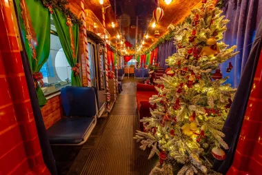 Čarobna blagdanska vožnja: Osječki božićni tramvaj izgleda nevjerojatno
