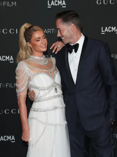 Nasljednica, DJ-ica i jedna od najslavnijih &quot;IT&quot; djevojaka ranih 2000-ih, Paris Hilton, nekoliko se puta zaručivala i planirala udati, no na kraju je tek ove godine finalno uplovila u bračnu luku. Njezin je odabranik Carter Reum, pisac i poduzetnik s golemim bogatstvom, a koji je Paris zaprosio 17. veljače ove godine, da bi se već 11. studenog vjenčali. Par za sada nema zajedničke djece, no Carter je otac djevojčice iz prijašnje veze. 