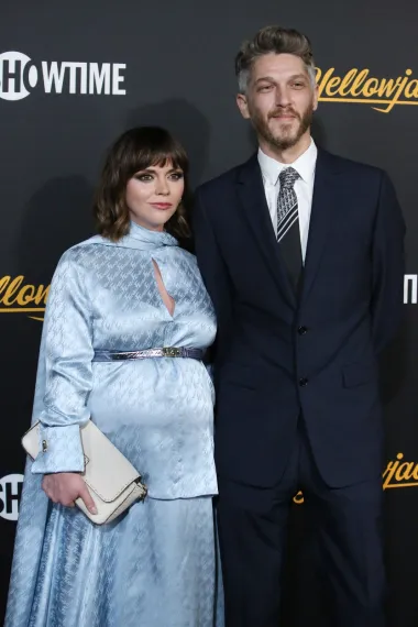 Glumica Christina Ricci prvo je svijetu dala do znanja da je trudna sa svojim prvim djetetom, a potom da se i nedugo nakon otkrivanja trudnoće udala. Udala se tako za frizera i stilista slavnih, Marka Hamptona, devetog listopada ove godine, no o samom vjenčanju ne znamo mnogo. Održalo se u Los Angelesu, a par je odbio prodati fotografije vjenčanja tabloidima. 