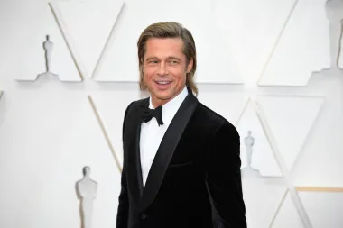 Iako su nas njegov stil i šarm desetljećima držali u deliriju, kada je Hollywood u pitanju, Pitt je, izgleda, spreman pokleknuti. U intervjuu za GQ Australia u srpnju 2019., glumac je govorio o prirodnom procesu kroz koji Hollywood prolazi kako bi održao Hollywood mladim. &quot;Ja sam iza kamere na producentskoj strani i jako uživam u tome&quot;, rekao je. &quot;Ali radim sve manje i manje. Stvarno vjerujem da je sve u svemu to igra za mlađe muškarce - ne da nema bitnih uloga za starije likove - samo osjećam da se sama igra nastavlja dalje prirodno. Sve je to na neki način prirodna selekcija.&quot; Tijekom godina, Pitt je nastavio biti naša slavna simpatija. I to se možda neće dogoditi uskoro, ali kad god se odluči potpuno povući iz svjetla reflektora, barem ćemo imati njegove odlične filmove i uloge zbog kojih ćemo se prisjetiti kako je, ama baš uvijek, bio zgodan i nevjerojatno talentiran.