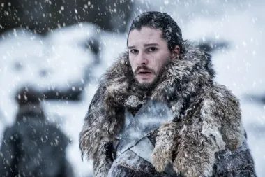 2011., prije sada već više od 10 godina, Kit je dobio ulogu u HBO-ovom novom fantasy serijalu &quot;Igra prijestolja&quot;. Njegova je uloga Jona Snowa, junaka hrabrog srca koji živi na samom sjeveru Westerosa, oduševila i kritiku i gledatelje, a Kit je preko noći nakon emitiranja prve sezone postao megazvijezda o kojoj se nije prestajalo pričati. Kao jedan od najintrigantnijih likova serije, te kao jedan od najzgodnijih muških glumaca, zapalio je interes fanova te postao iznimno traženo holivudsko ime. U &quot;Igri prijestolja&quot; zadržao se sve do zadnje sezone te je sam odigrao najvažniju ulogu u rješavanju pitanja tko nasljeđuje prijestolje sedam kraljevstava iz te legendarne fantasy priče. 