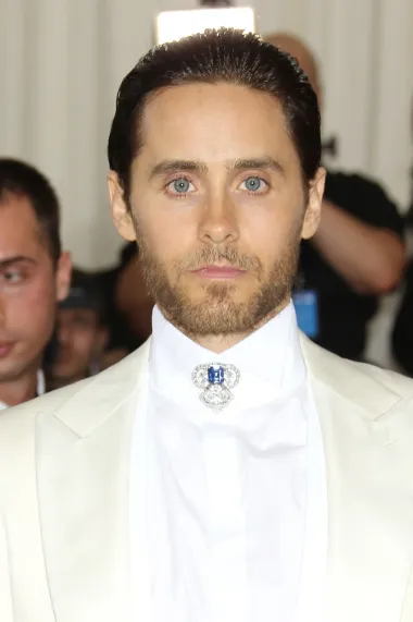 No, osim što je iznimno uspješan glumac, Jared je i glazbenik s bogatom rokerskom karijerom. On je glavni vokal, gitarist i kompozitor američkog rock sastava &quot;30 Seconds to Mars&quot;, a više puta je rekao i kako mu je upravo rock prava ljubav, a ne gluma. Zato Jareda i ne gledamo na filmu onoliko često koliko bismo mogli da se ne bavi glazbom. Naime, on svoja snimanja i rasporede uvijek usklađuje s probama i turnejama na koje ide sa svojim bendom - za koji kaže da je njegov najveći životni uspjeh. Dosad su  &quot;30 Seconds to Mars&quot; snimili pet studijskih albuma i prodali više od 15 milijuna nosača zvuka, a 2011. uvršteni su u Guinnessovu knjigu rekorda zbog izvandrednog broja koncerata na jednoj turneji: bilo ih je 300.