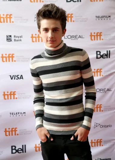 Timothée Chalamet od malih je nogu bio okružen umjetnicima i elitom New Yorka. Njegov otac Francuz veliko je ime organizacije Ujedinjenih naroda, a majka mu je iznimno uspješna brokerica s Wall Streeta koja je u mladosti bila i plesačica na Broadwayju. Chalamet je odrastao kao bilingualno dijete te je polovicu godine provodio u svom rodnom New Yorku, a drugu polovicu u malom francuskom seocetu udaljenom dva sata vožnje od Lyona. Od rane mladosti, Timothée je sanjao o slavi i uspjehu. Isprva je želio postati nogometni igrač i David Beckham nove generacije, no snovi o sportskom uspjehu ubrzo su mu se urušili pa su ih zamijenili oni o uspjehu na filmu. Tako je Timothée počeo već u osnovnoj školi pohađati sate glume, a već kao dječak pojavljivao se u raznim TV reklamama. S obzirom da, prema vlastitom priznanju, nikada nije previše mario za formalno obrazovanje, nije završio niti jedan od tri studija koje je upisao, a sve svoje godine provedene u obrazovnom sustavu proglasio je - mizernima. Ovaj kreativni mladić od rane se dobi želio izraziti na drugi način, a gluma mu je to i dopustila. 