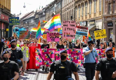 Početkom srpnja u Zagrebu održana je 20. Povorka ponosa LGBTIQ osoba i obitelji Zagreb Pride 2021 pod sloganom &quot;Prajd zauvijek&quot;. 