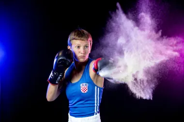 Nikolina Ćaćić postala je prva hrvatska boksačka olimpijka u povijesti nakon što je na olimpijskim kvalifikacijama u Parizu izborila Olimpijske igre u Tokiju u kategoriji 57 kg.