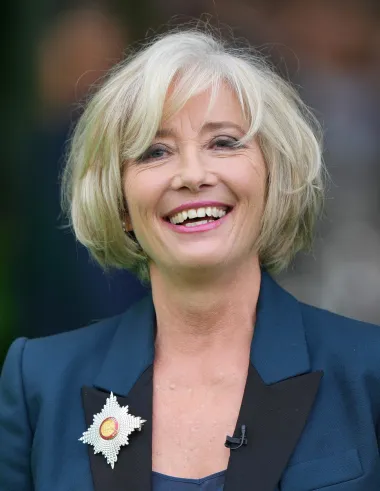 Glumica Emma Thompson plastičnu kirurgiju i botoks smatra glupostima. Smatra da se mladim ljudima nameće ideja da je plastična kirurgija dobra stvar i misli da je to loša ideja.