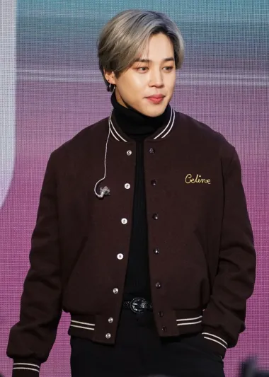 Park Ji-min, poznat kao Jimin, južnokorejski je pjevač i plesač, a ima 26 godina. Godine 2013. debitirao je kao član južnokorejske dječačke grupe BTS, a zbog njegovih crta lica, obožavateljice ga često uspoređuju s Disneyjevim prinčevima.