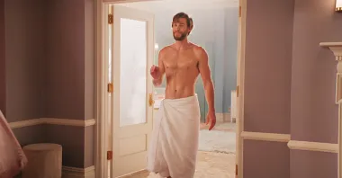 Iako bi možda pomislila kako je Liam tijekom svoje karijere ljubio mnoge slavne dame, jako bi se prevarila. Naime, on se davnih dana bio smrtno zaljubio u glumicu i pjevačicu Miley Cyrus. Liam i Miley su dugo godina bili u turbulentnoj vezi te su nekoliko puta prekidali i mirili se, da bi se u prosincu 2018. godine vjenčali u svom domu u Nashvilleu. Njihov brak nije bio dugog vijeka i odlučili su se razići nakon samo osam mjeseci, a tek kasnije se doznalo da je razlog njihova razvoda bila Mileyna nevjera. Naime, pjevačica je svojeg tadašnjeg supruga varala i sa ženama i s muškarcima, a među njima je bio i glazbenik Cody Simpson s kojim je započela vezu kratko nakon razvoda od Liama, no i s njim je također prekinula. 