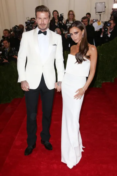 Kada su David Beckham i Victoria &quot;Posh Spice&quot; Adams počeli izlaziti 1997., činilo se da će osvojiti svijet. A tako je i bilo - zajedno su već 24 godine, a vjenčali su se 1999. Godine u centru pažnje nisu stale između neslužbenog britanskog kraljevskog para, koji sada ima četvero zajedničke djece.