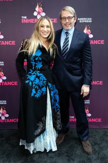 Sarah Jessica Parker glumila je Carrie Bradshaw koja je izlazila s puno muškaraca, ali u stvarnom životu ona je već 29 godina vjerna samo jednom. Nakon prekida s Robertom Downeyjem Jr., njenim sedmogodišnjim dečkom, Parker se udala za Matthewa Brodericka 1997., pet godina nakon njihovog prvog spoja. A koja je njihova tajna? &quot;Svakako nisam stručnjak za veze, ali moraš biti s nekim tko vjeruje u tebe 100 posto. Ako to nemaš, nema smisla&quot;, rekla je Parker.