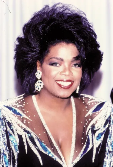 Oprah je dakle usprkos siromaštvu, zlostavljanju i malim izgledima u profesionalom svijetu ipak uspjela izgraditi pravo medijsko carstvo! Pokrenula je sada već legendarni &quot;Oprah Winfrey Show&quot;. Emisija je imala nacionalnu pokrivenost na čak 120 kanala, a u samom početku emitiranja pratila ju je 10-milijunska publika. Poslije emitiranja prve sezone emisija zarađuje enormnih 125 milijuna dolara, a njezina kreatorica svojih prvih 30 milijuna, kojima otkupljuje produkciju od tvrtke ABC i osniva vlastitu producentsku tvrtku Harpo. Potaknuta nezadrživim uspjehom, ova genijalna voditeljica osniva vlastitu televizijsku mrežu koja putem multimedijskih platformi informira i inspirira gledatelje na poboljšanje kvalitete života. Tijekom svoje karijere duge više od 45 godina, Oprah je upravo zahvaljujući svom showu promijenila živote brojnim Amerikancima. Dijelila je kuće, automobile i goleme iznose novca svojim gledateljima, obrađivala teške životne teme te pomagala kada god je stigla. Postala je sinonim za ostvarenje američkog sna, ali i jedna od najbogatijih žena svijeta. 
