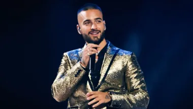 Njegov prvi svjetski zapaženi album izašao je 2015. godine, kada je Maluma već bio dobro poznati kolumbijski pjevač. Napustio je srednju školu i u potpunosti se posvetio koncertima i skladanju glazbe, a trud se isplatio jer mu je album „Pretty Boy, Dirty Boy“ priskrbio nekoliko suradnji s drugim slavnim glazbenicima te ga predstavio međunarodnoj glazbenoj sceni. Ubrzo je pridobio pažnju izvođača poput Madonne, Shakire i Jasona Deruloa, koji su mu među prvima dali šansu da s njima ostvari suradnje i snimi hit singlove. Malumin hit singl „Hawái&quot; postao je treći najslušaniji hit na svijetu 2020. godine, a do tada je već postigao velike uspjehe s pjesmama „Chantaje“ i „Medellín&quot;. Od 2015. do danas je surađivao s Ricky Martinom, The Weekendom i J Balvinom, a osvojio je i Latin Grammy Award, MTV Video Music Award i dvije Latin American Music nagrade. Uz sve to, može se pohvaliti i nominacijom za Grammyja u kategoriji najboljeg pop latino izvođača današnjice. S obzirom da mu nije ni 30 godina, rekle bismo da mu je karijera za sada dosta impresivna, zar ne?