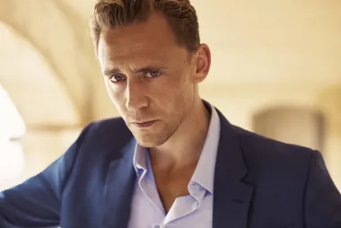 U svakom slučaju, možemo zaključiti kako je Tom Hiddleston jedan od onih glumaca koji zrači pritajenom karizmom i velikim šarmom. Nije nametljiv, a opet mu polazi za rukom privuči puno pažnje. Čini se kao veliki gospodin i kavalir i baš zbog njegovih manira ga toliko i volimo. Sretan mu rođendan!