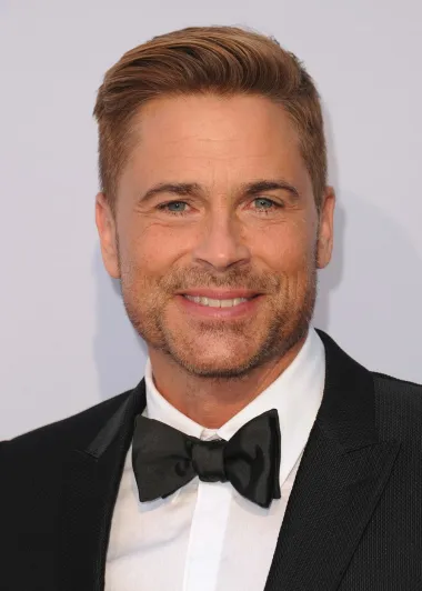 1998. glumac Rob Lowe bio je jedan od holivudskih frajera u usponu, no seks skandal ukoji se upleo ga je skoro koštao cijele karijere. Naime, Robova se seks snimka s maloljetnicom proširila javnošću, a on je naglo morao razmisliti o tome što radi u životu. Završio je na sudu, a bio je prisiljen i proći kroz odvikavanje od alkohola te je u konačnici rekao da je zahvalan na cijelom tom ponižavajućem iskustvu jer je zbog njega postao bolja i odgovornija osoba. 
