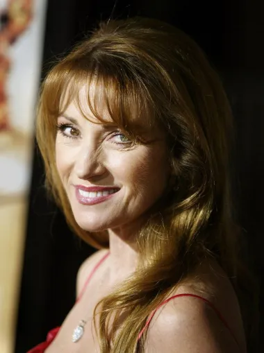 Inače, Jane se udavala četiri puta, prvi put za kazališnog redatelja Michaela Attenborougha ranih 70-ih, zatim je godinu dana bila u braku s Geoffreyjem Planerom, a s Davidom Flynnom u braku je provela 11 godina, no ni on nije potrajao. Brak s glumcem Jamesom Keacom potrajao je od 1993. do 2015. godine, a danas Jane solira i prema vlastitim riječima – nikad nije bila sretnija. S Davidom Flynnom dobila je sina i kćer, a s Jamesom Keachom blizance, pa je tako i majka četvero djece.