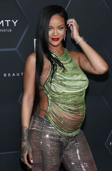 Za kraj možemo samo zaključiti kako je Rihanna iliti zločesta cura Hollywooda, kako ju mnogi od milja zovu, u četvrtom desetljeću života napokon ostvarila sve o čemu bilo tko može sanjati. Iznimno je uspješna u svim svojim poslovnim poduhvatima, može se pohvaliti ljubavnom vezom na kojoj bi joj mnogi pozavidjeli i još uz to je i prekrasna trudnica. Sretan joj rođendan i neka ju i sljedećih godina prati jednaka sreća. 