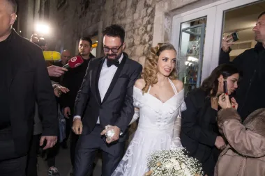 Hana Huljić zablistala u romantičnoj vjenčanici. Što ti kažeš?