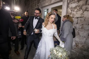 Hana Huljić zablistala u romantičnoj vjenčanici. Što ti kažeš?