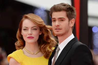 Emma Stone i Andrew Garfield dugo su bili presladak holivudski par, a zajedno su bili od 2011. do 2015., kada su nakon 4 godine veze javnosti poručili kako je njihova veza došla svome kraju. Ipak, ostali su u sjajnim odnosima, a kada je Emma 2017. osvojila Zlatni globus za najbolju glavnu žensku glumicu u filmu „La La Land“, Andrew je ustao u publici i pljeskao joj najglasnije od svih uzvanika. Rekao je i kako je ponosan na njezino osvajanje Oscara te da će uvijek biti tu za nju – ako joj bilo što ikada zatreba. 
