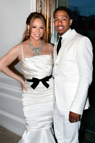 Glazbena diva nevjerojatnog glasovnog raspona, Mariah Carey, i glumac Nick Cannon upoznali su se dok su zajedno snimali video spot za pjesmu „Bye Bye“, a ubrzo su se i zaljubili. Odlučili su u bračnu luku uploviti 2008. godine, a Mariah je rodila i blizance 2011. godine. Ipak, nakon tri godine roditeljstva, odlučili su javnosti priznati kako je došlo vrijeme da krenu živjeti razdvojenim životima. Nisu se rastali zbog prevara ili skandala, već su zaključili kako od života žele drugačije stvari te da je najbolje da se u miru raziđu. Do danas su u sjajnim odnosima te zajedno slave blagdane i rođendane svoje djece.