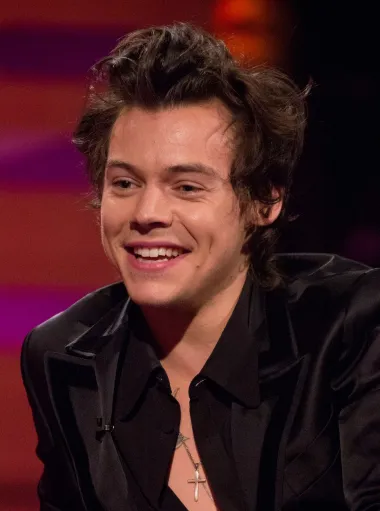 Harry Styles definitivno nije nepoznato ime javnosti, no do 2017. i njegovog filmskog debija u ratnom spektaklu &quot;Dunkirk&quot; nitko nije znao da je i vrstan glumac, a ne samo pop pjevač. Naime, ovaj Britanac javnosti je odavno poznat po svojim glazbenim sposobnostima koje je brusio prvo u bendu &quot;One Direction&quot;, a zatim i kao solo izvođač, no u &quot;Dunkirku&quot; je dokazao kako je sposoban i za velika glumačka ostvarenja. Tko zna, možda ćemo ga uskoro gledati u još nekim blockbusterima?