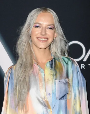 Bria Vinaite je litvansko-američka glumica koja je bila tek &quot;obična&quot; djevojka iz susjedstva koja se uopće nije bavila ničime srodnim show businessu kada je dobila ulogu u proslavljenom i kritički vrlo hvaljenom filmu &quot;The Florida Project&quot;. Naime, redatelj tog filma Briu je pronašao putem njezina Instagrama te mu se učinilo kako bi savršeno utjelovila kompleksan lik majke prostitutke u tom filmu. Imao je i pravo, jer je Bria odlično odradila posao te postala hvaljena holivudska glumica u usponu. 