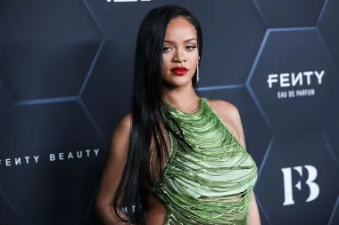 Posljednjih se dana ne prestaje pričati o pjevačici Rihanni, a ona je prva Riba na našem popisu, rođena 20. veljače 1988. Rođena u Saint Michaelu na Barbadosu, pjevačica, glumica i poduzetnica, &quot;zločesta djevojka&quot; ili &quot;Bad gal Riri&quot; osvojila je 9 Grammyja i službeno je dio kluba milijardera, a od nedavno medijske stupce puni vijest da čeka svoje prvo dijete s reperom ASAP Rockyjem.